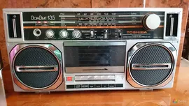 Продаю магнитолу Toshiba BomBeat RT-135S stereo в Москве
