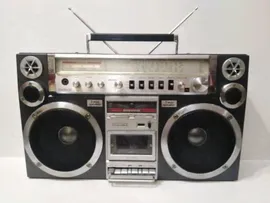 Vintage and very rare Limited Edition BOMBEAT 40 TOSHIBA BOOMBOX RT-S913
